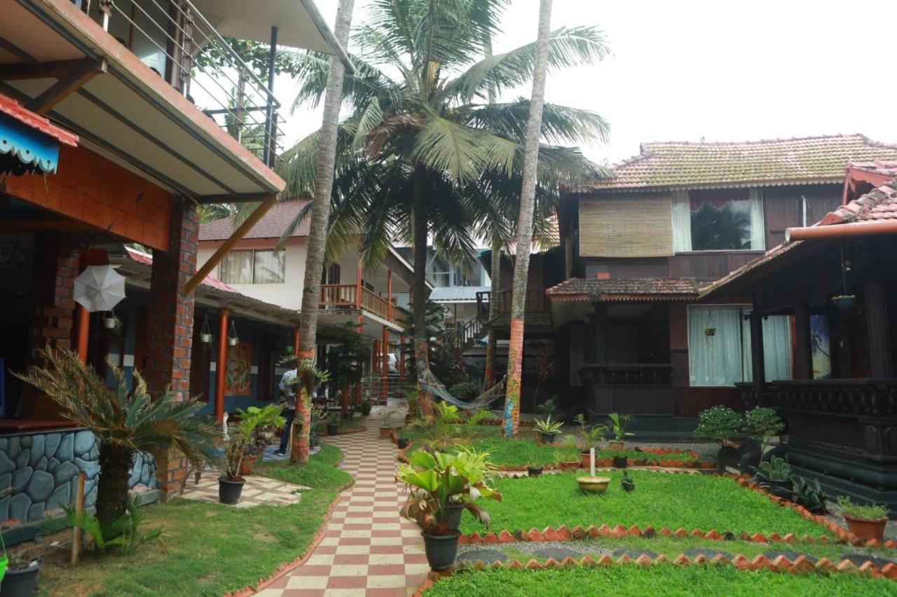Black Beach Resort Varkala Exterior foto